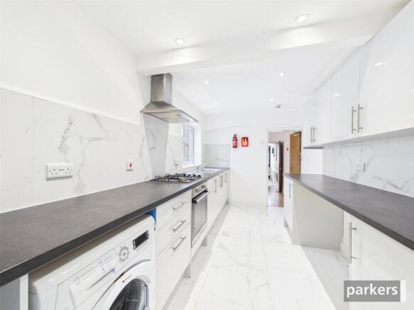 Pitcroft Avenue, Reading, Berkshire, RG6 photo 4