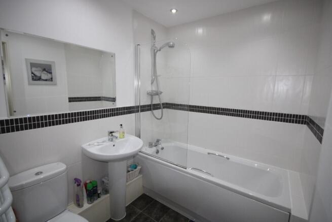 2 bed Flat to rent Image 6