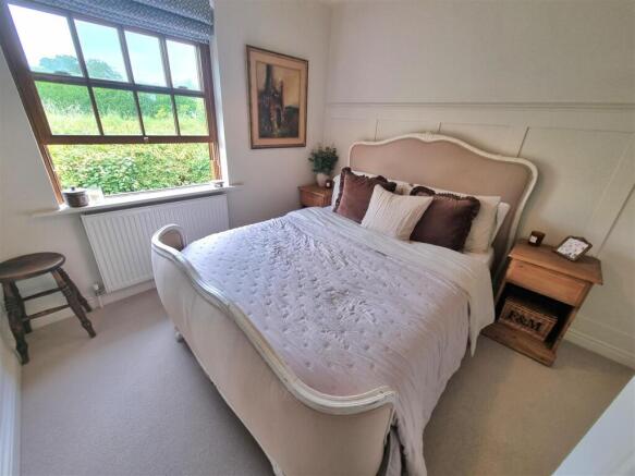 Bed 2.jpg