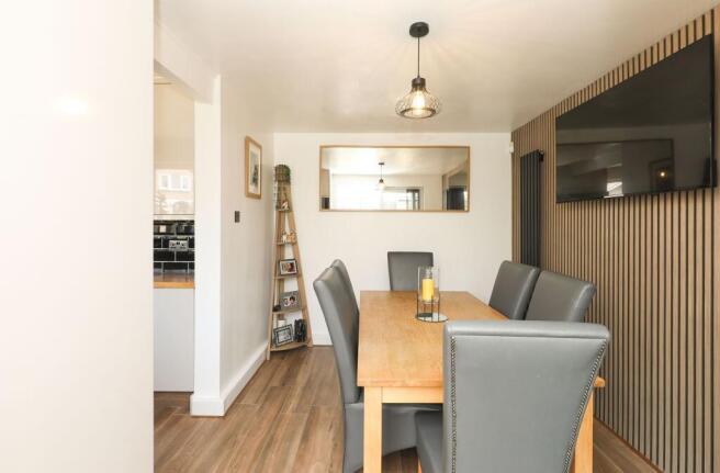 4 bed Detached for sale Image 7