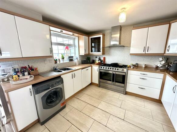 KITCHEN/BREAKFAST ROOM