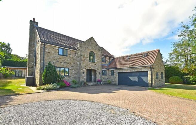 5 bed Detached for sale Image 3