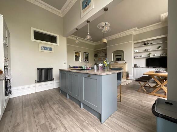 2 bed Flat for sale Image 9