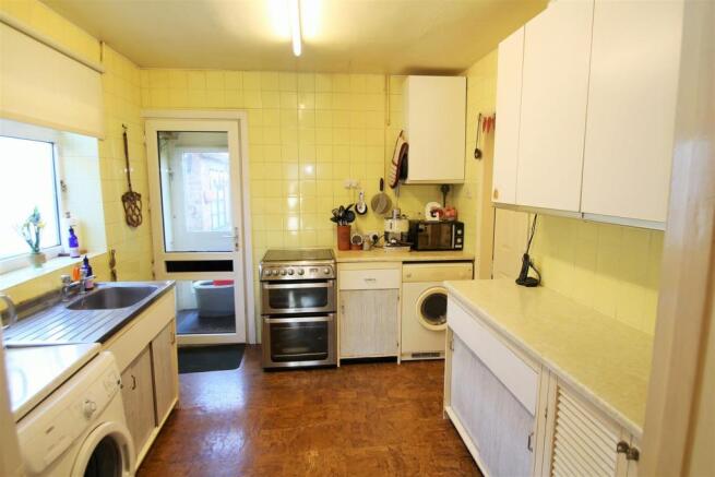 Basildon kitchen 2.JPG