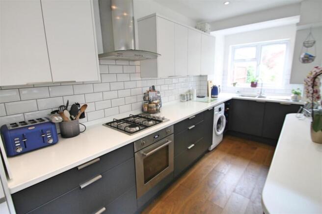 Kitchen/Breakfast Room:
