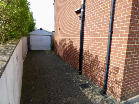 Driveway/Garage