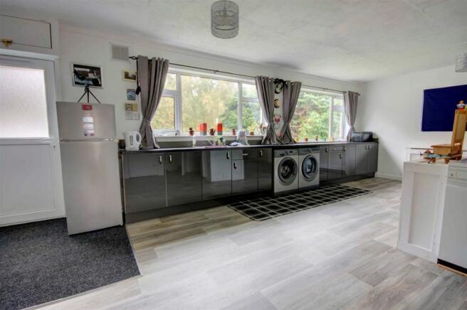 OPEN PLAN DINING/KITCHEN/LIVING ROOM