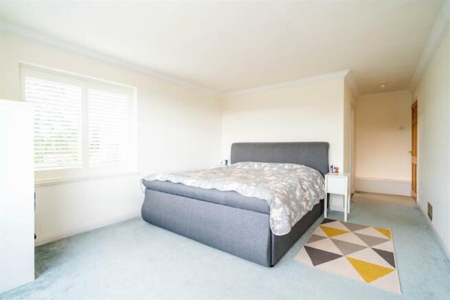 main bedroom-3.jpg