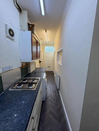2 bed Terraced to rent Image 3