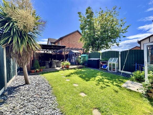 3 bed Semi-Detached for sale Image 6