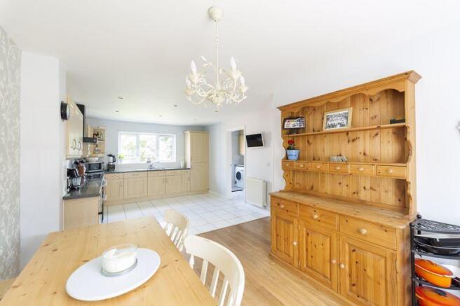 Kitchen / Dini...