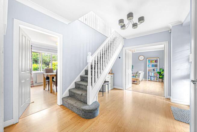 5 bed Detached for sale Image 7