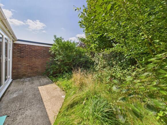 2 bed Semi-Detached Bungalow for sale Image 10