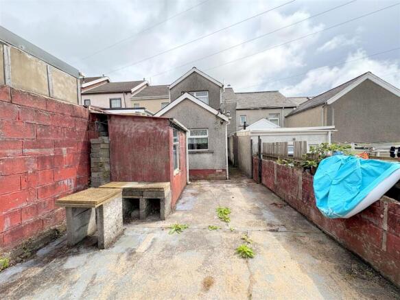 Rear Garden b.jpg