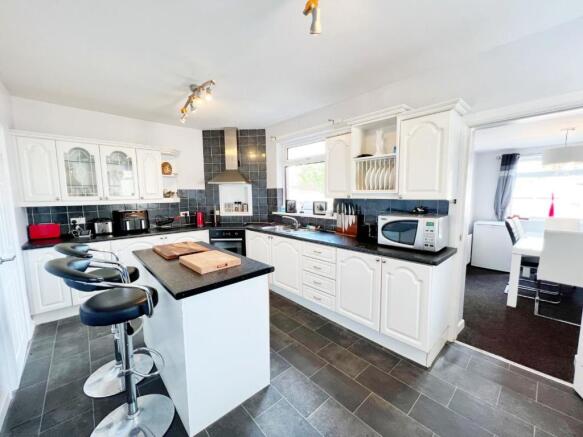 Kitchen pic 2.jpg