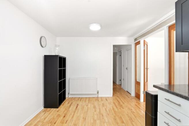 2 bed Flat for sale Image 6