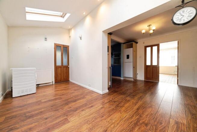 3 bed Semi-Detached for sale Image 8