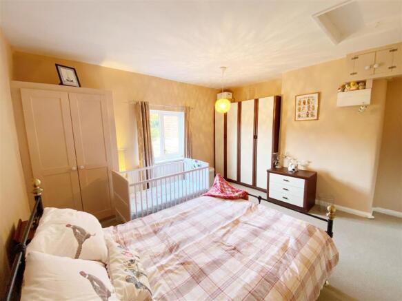 Bedroom 1 pic 2.jpg