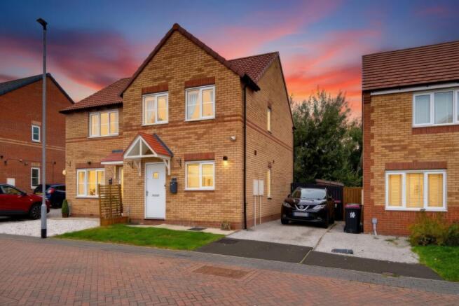 3-bed semi-detached on Blunn Croft Kilnhurst, Kilnhurst, Mexborough, South Yorkshire, S64, £210,000