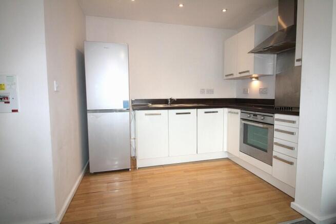 2 bed Apartment to rent Image 4