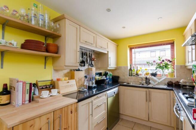 2 bed Terraced to rent Image 4