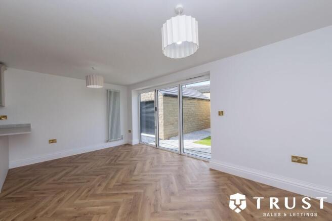 4 bed Detached for sale Image 9