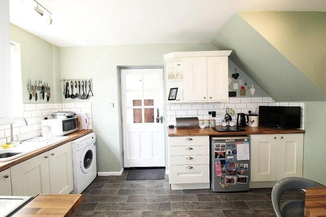 3 bed Semi-Detached for sale Image 9