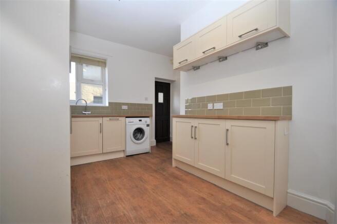 3 bed Terraced to rent Image 4