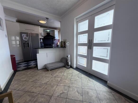 3 bed Semi-Detached for sale Image 8