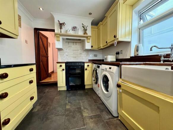 Kitchen 1.jpg