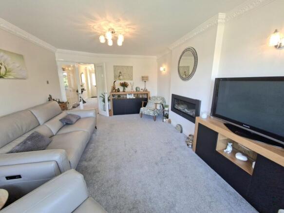 4 bed Detached for sale Image 7