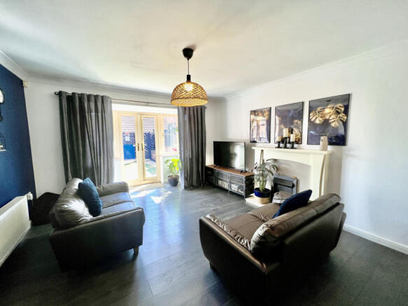 3 bed Town House to rent Image 4