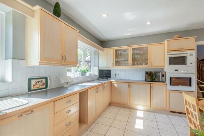 8555122-interior04v.jpg