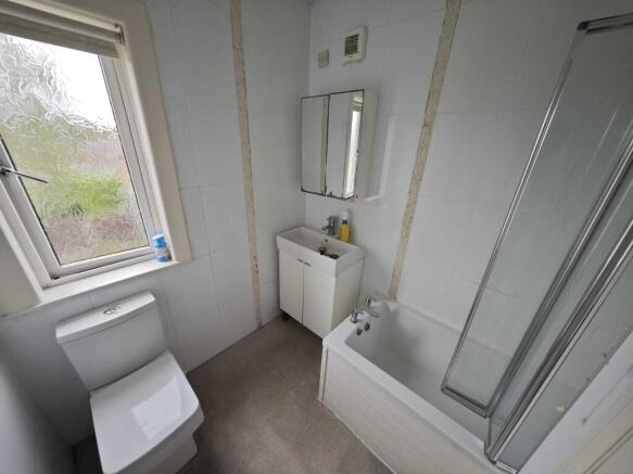 3 bed Semi-Detached to rent Image 10