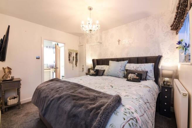 Master Bedroom/ Rece