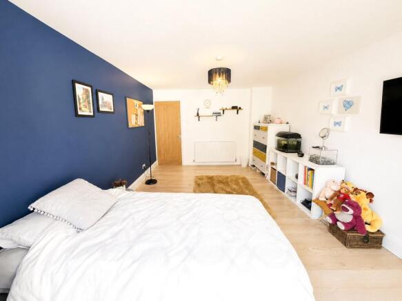 4 bed Bungalow for sale Image 12