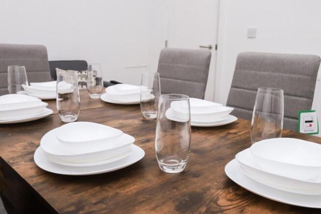 6 bed Terraced to rent Image 5