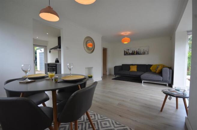 Lounge/Dining Room
