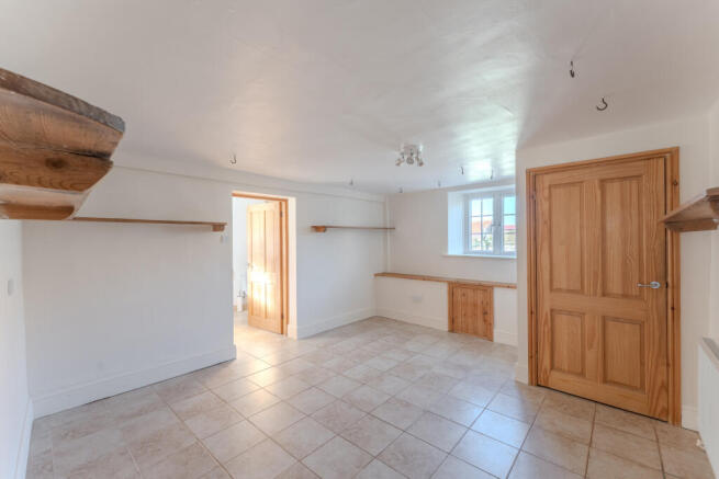 5 bed Detached for sale Image 6