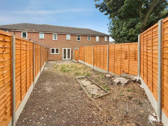 2 bed Terraced to rent Image 12