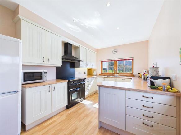 Kitchen & Dining Area