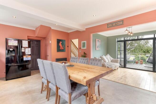 4 bed Semi-Detached for sale Image 6