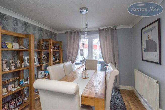 ATTRACTIVE DINING ROOM