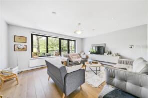 13, Meadowbank, London NW3 3AY