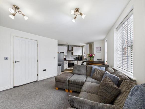 2 bed Apartment for sale Image 6