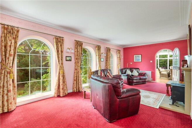 5 bed Detached for sale Image 9