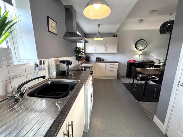 3 bed Semi-Detached for sale Image 7