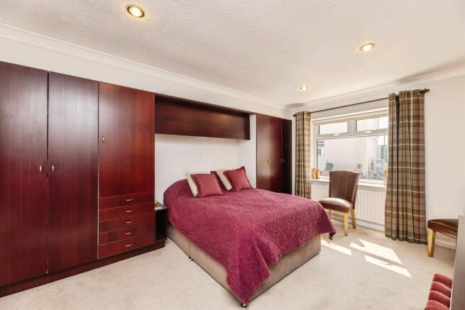 4 bed Detached for sale Image 10