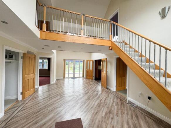 RECEPTION HALLWAY/DINING HALL