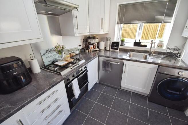 3 bed Semi-Detached for sale Image 5